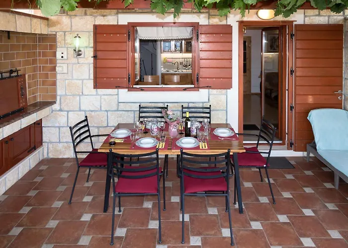 Alissa Split - Holiday home Mravince